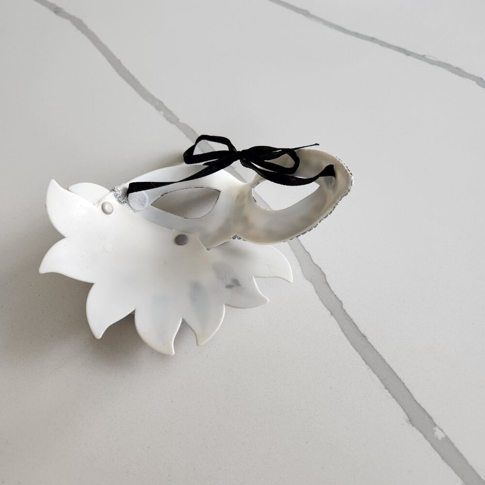 MASQUERADE MASK - Picture 3 of 3